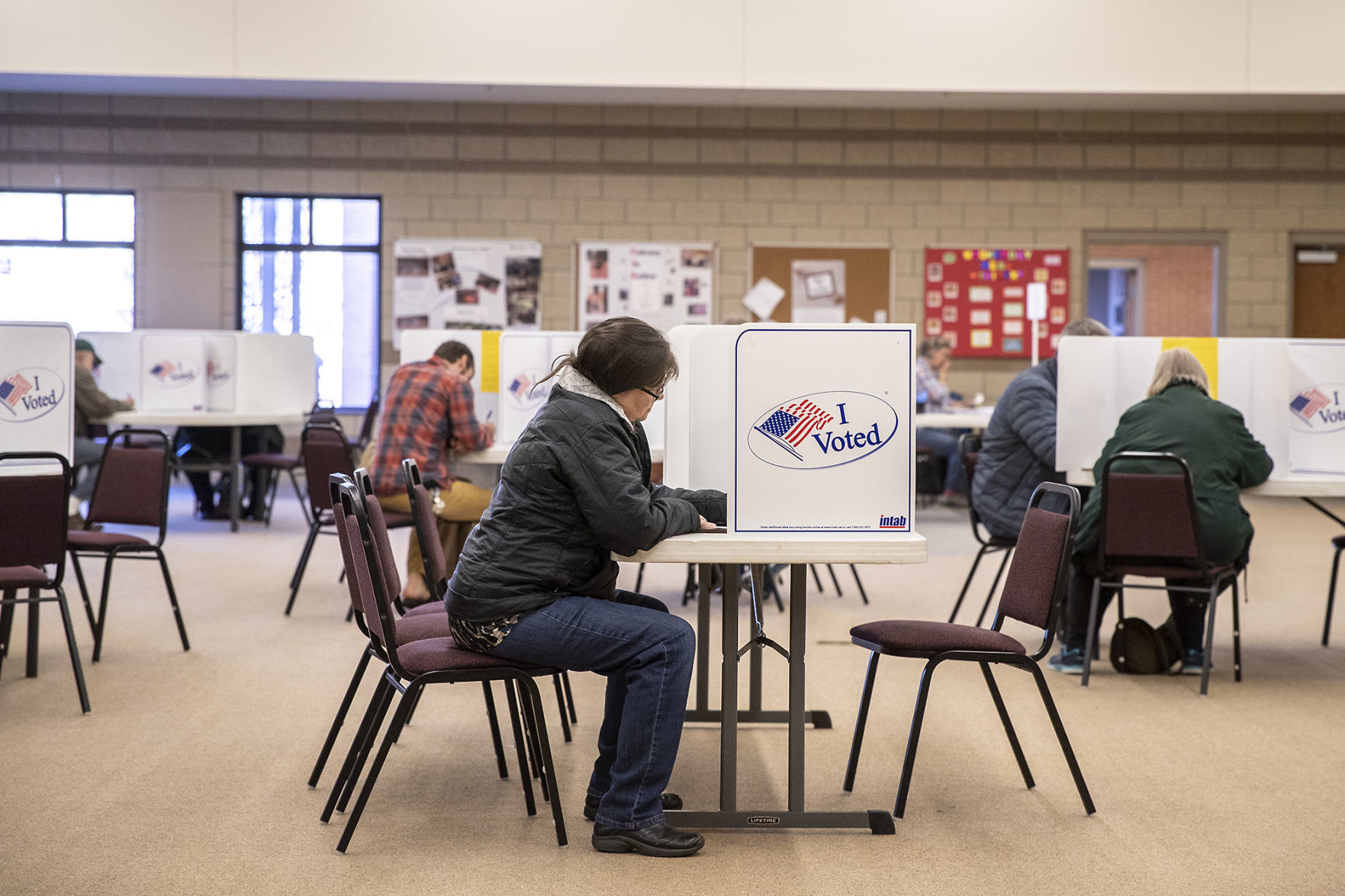 110718-nws-voting003